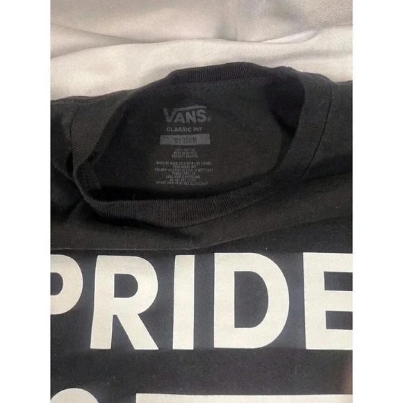 Vans Shirt Men's Medium New Pride Is Love Black Graphic Tee NWOT - Picture 2 of 7